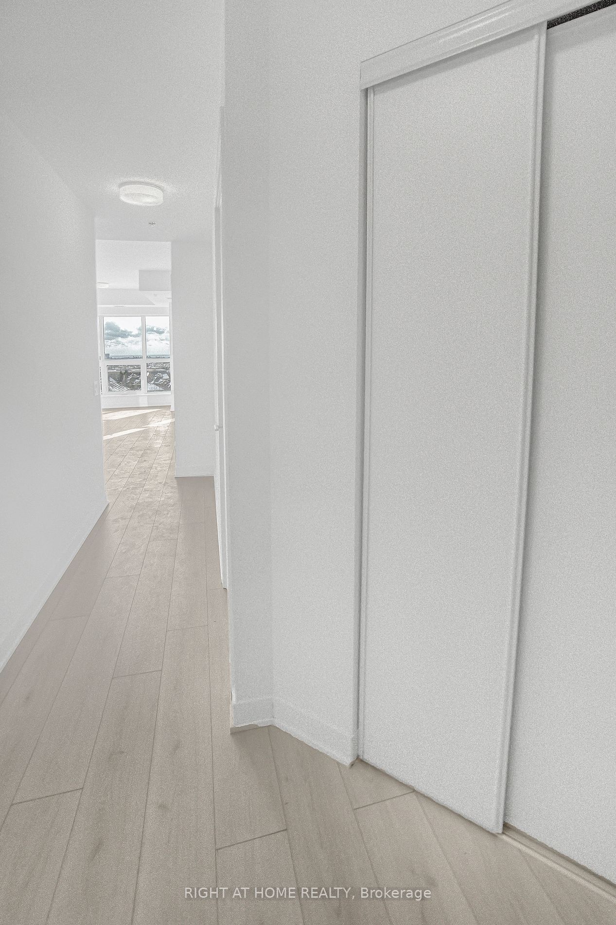 405 W Dundas St 618