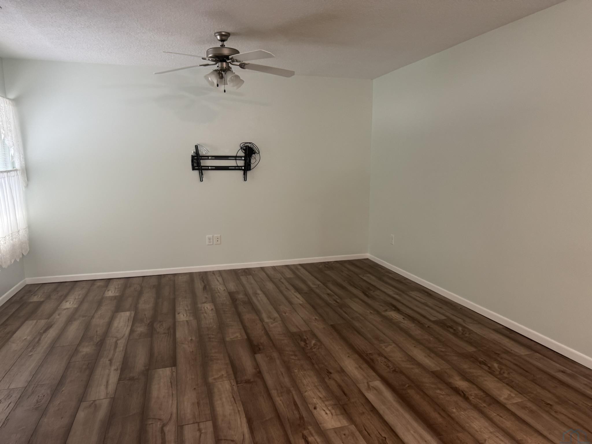 1100 Meadow View 2