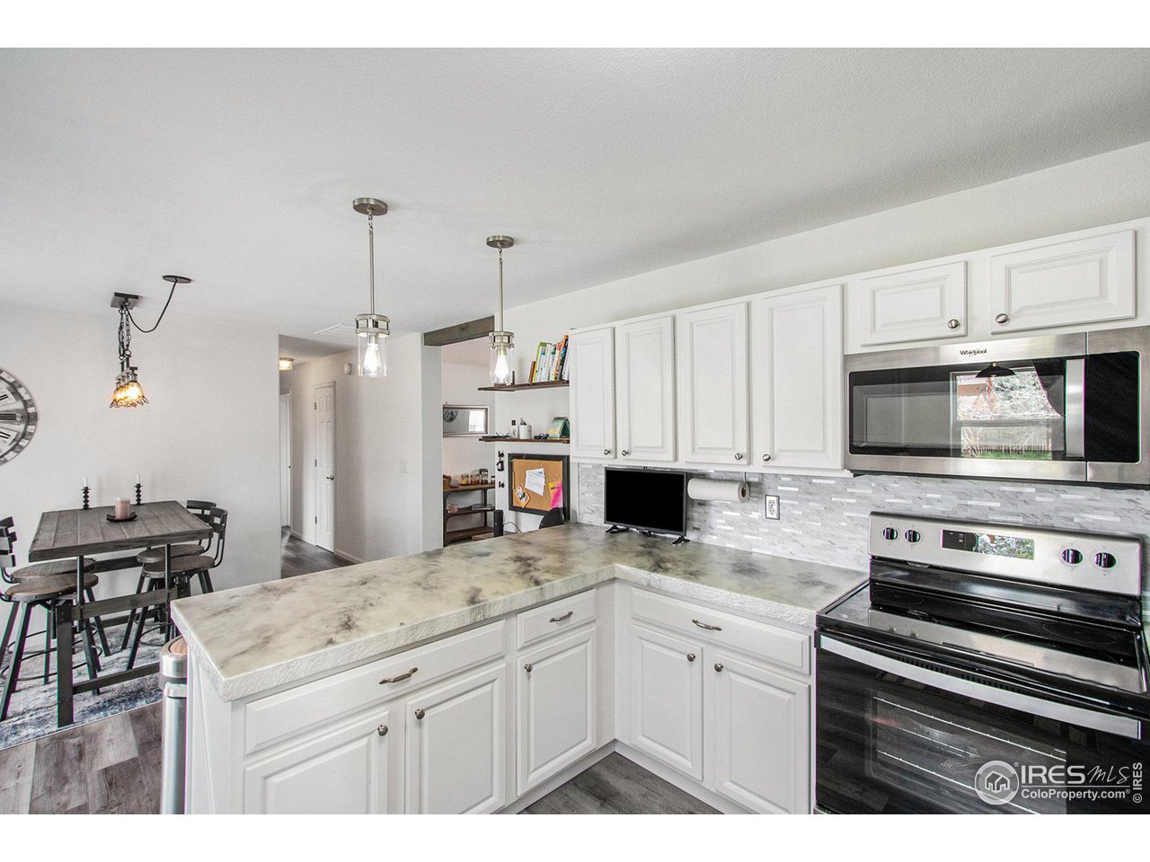 121 Victoria Dr