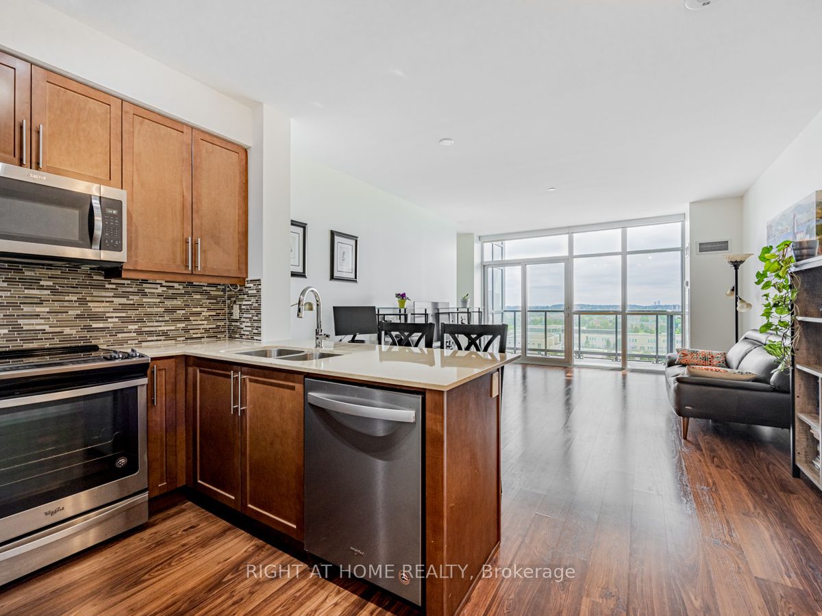 65 E Oneida Cres 1010