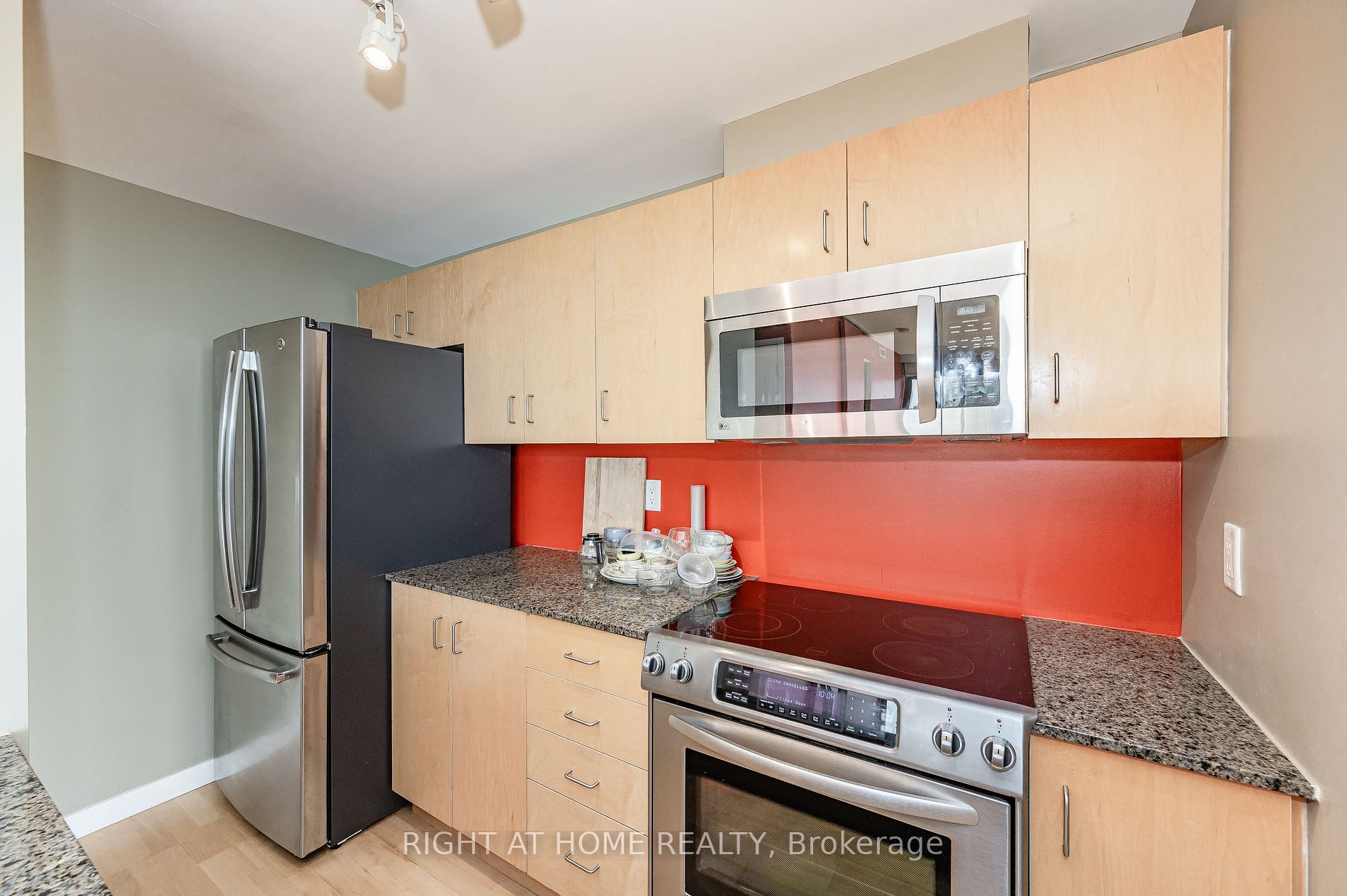 281 Mutual St 1701