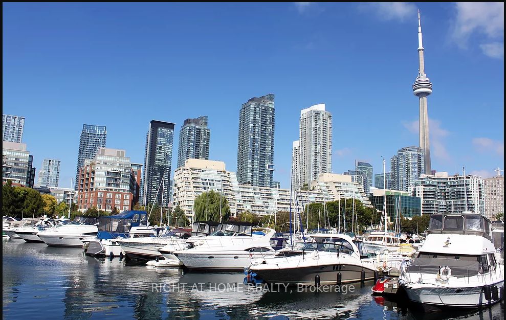 480 W Queens Quay 402W