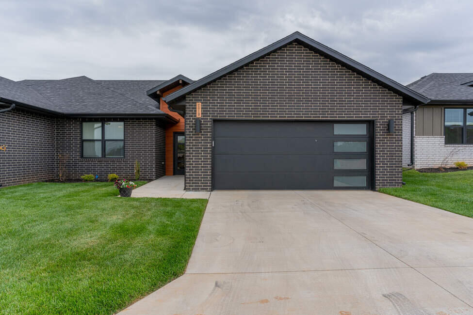 5955 S Farm Road 163 202a