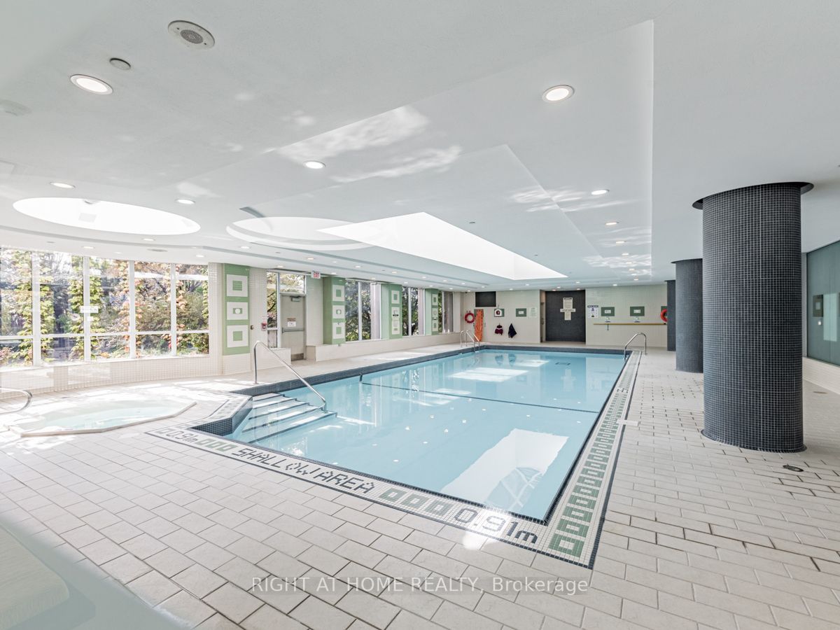 15 Northtown Way 615