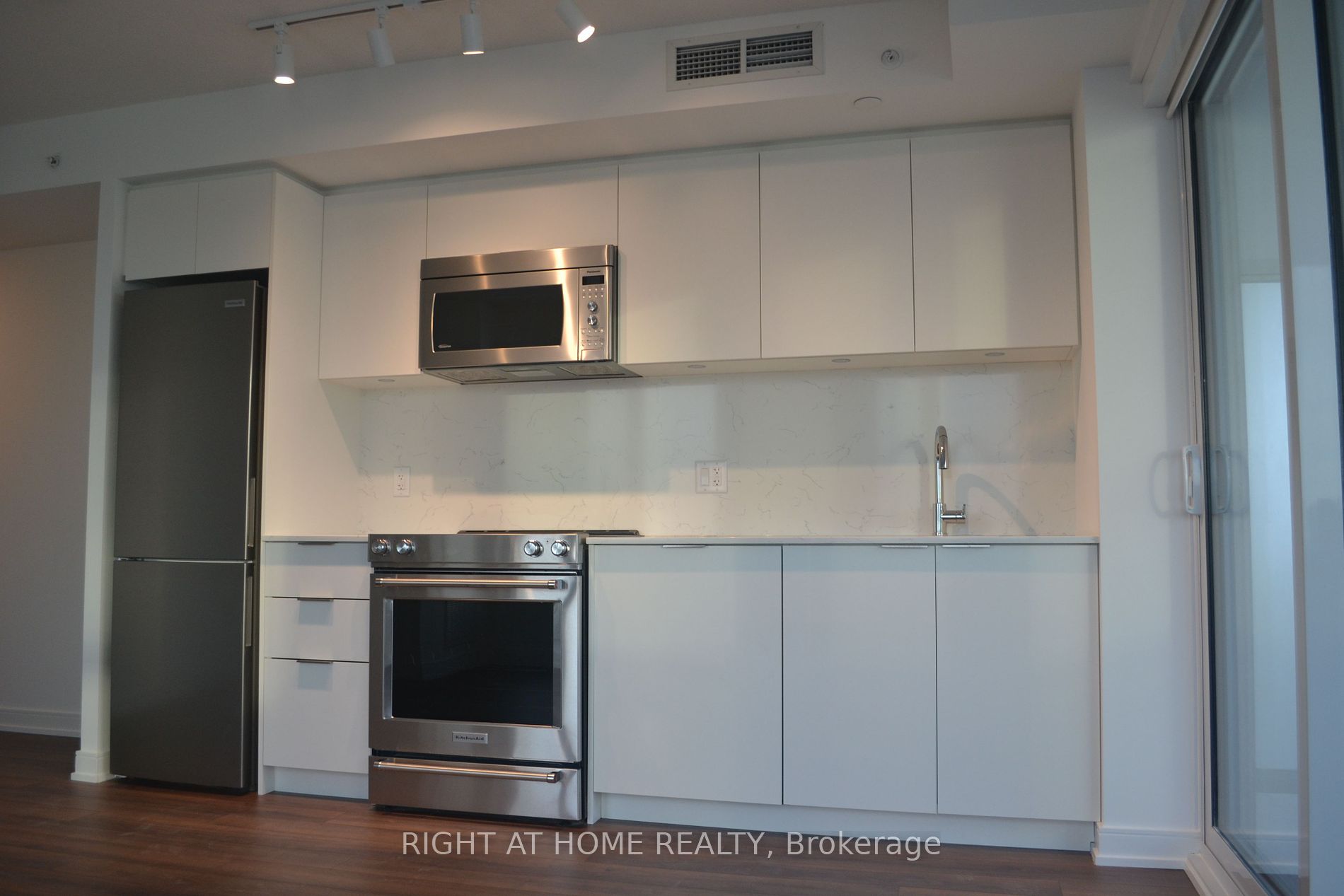 30 Samuel Wood Way 1208