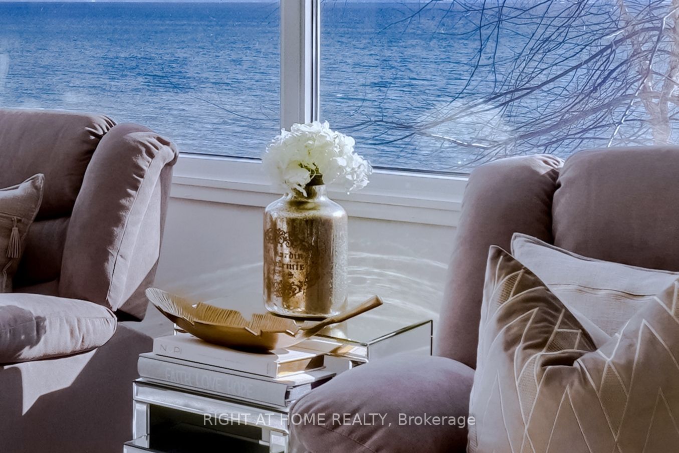 5280 Lakeshore Rd 207