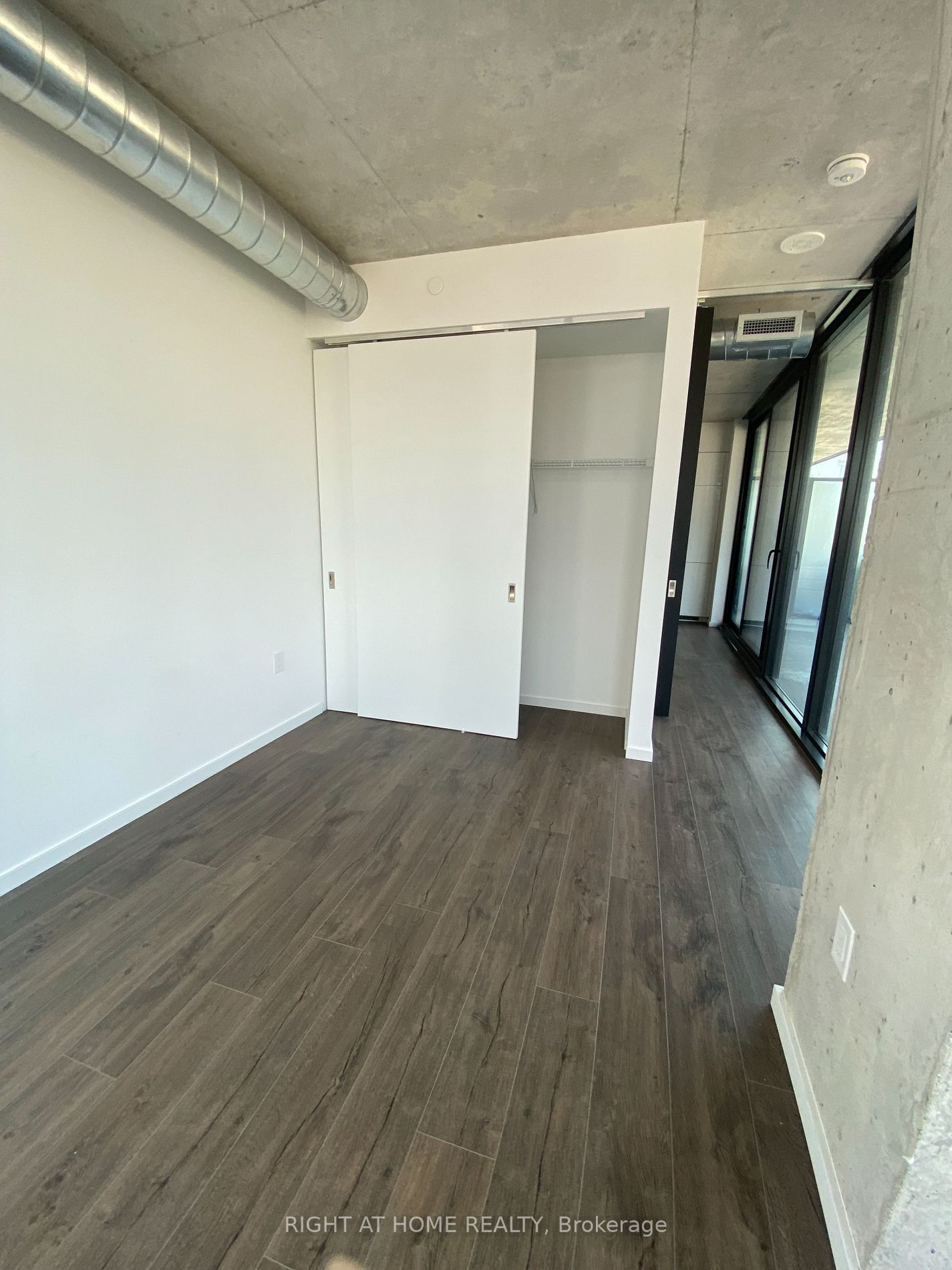 21 Lawren Harris Sq 413