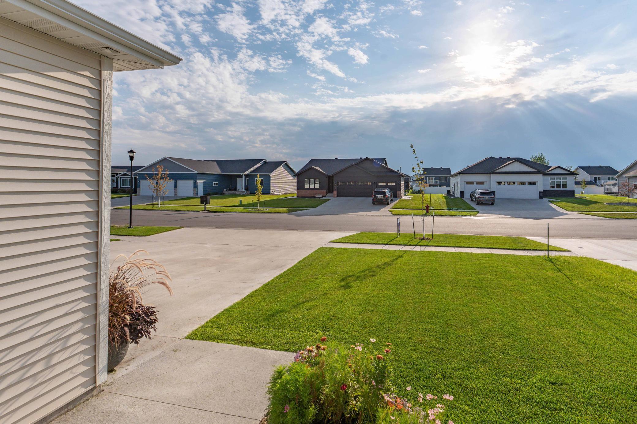 8825 Meadowlark Parkway