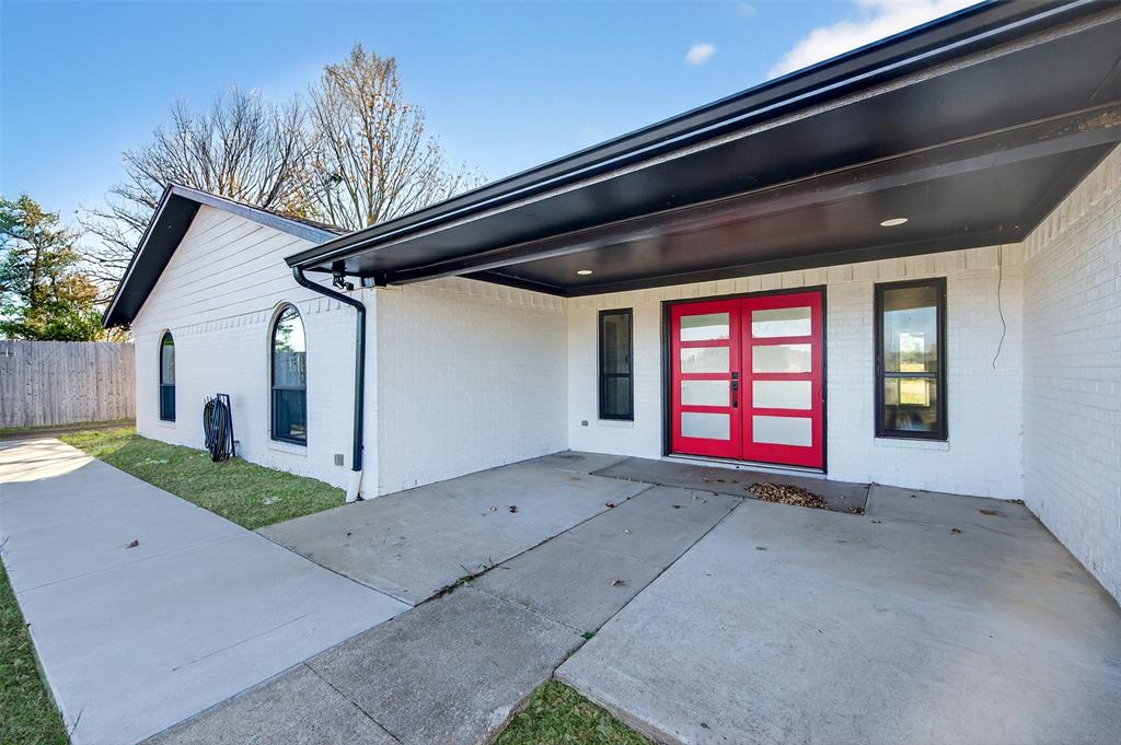 616 E Bells Boulevard