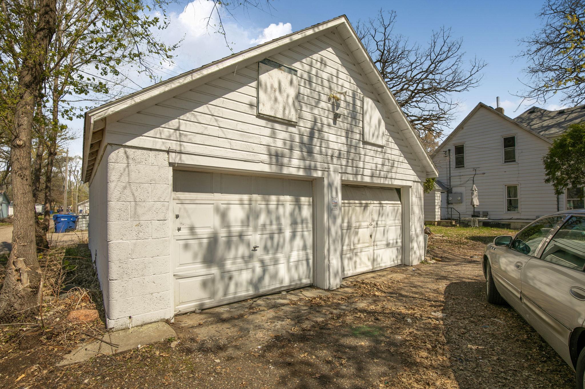 215 3rd Avenue NE