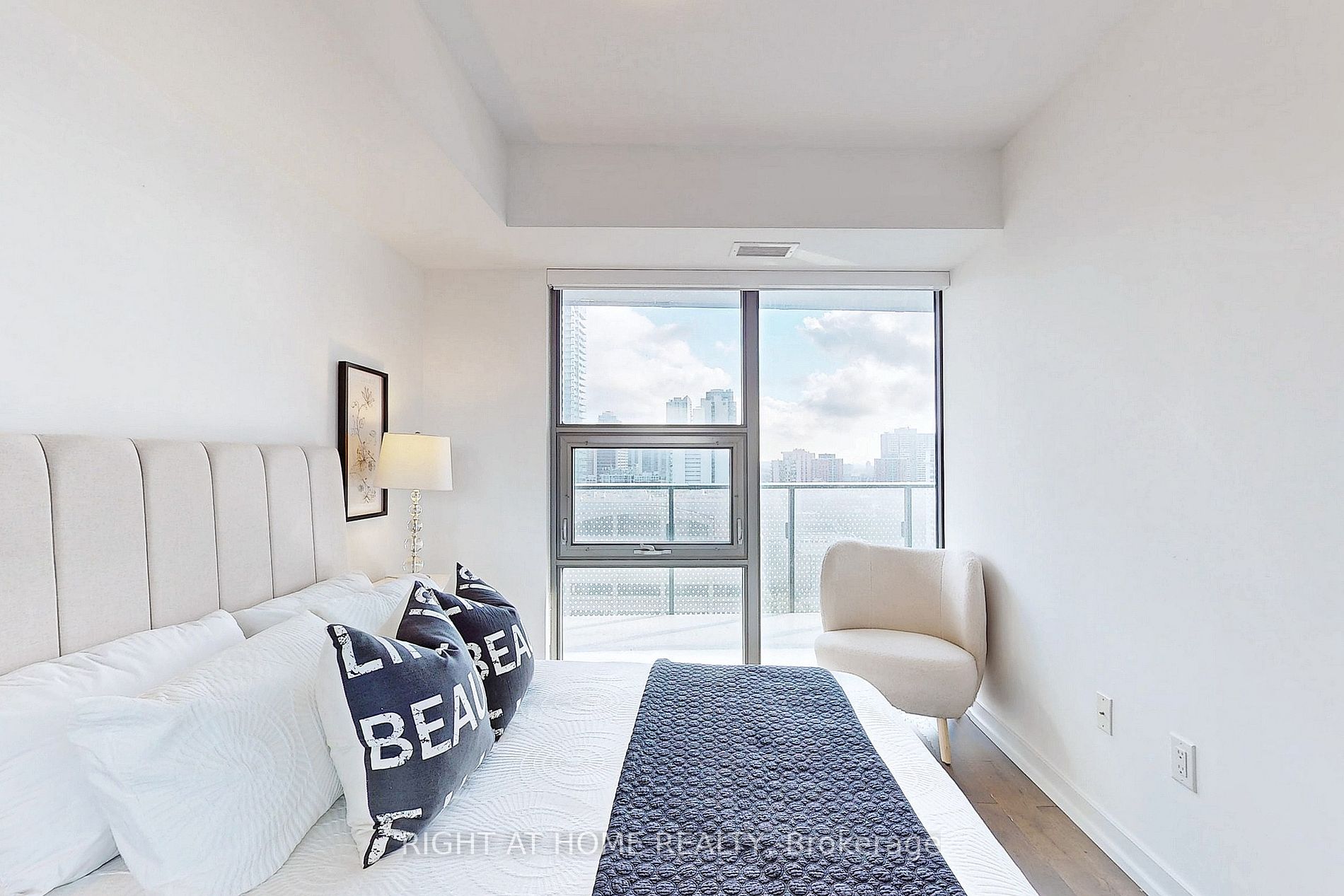 11 W Wellesley St 1301