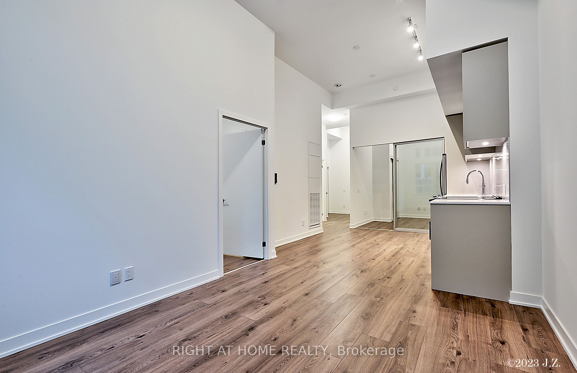 405 W Dundas St St 112