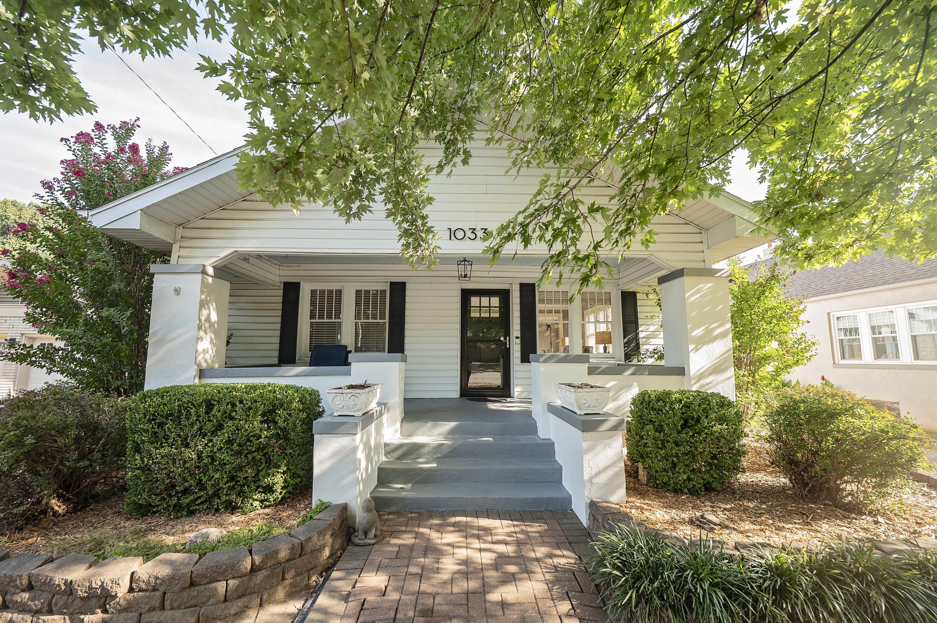 1033 E Stanford Street
