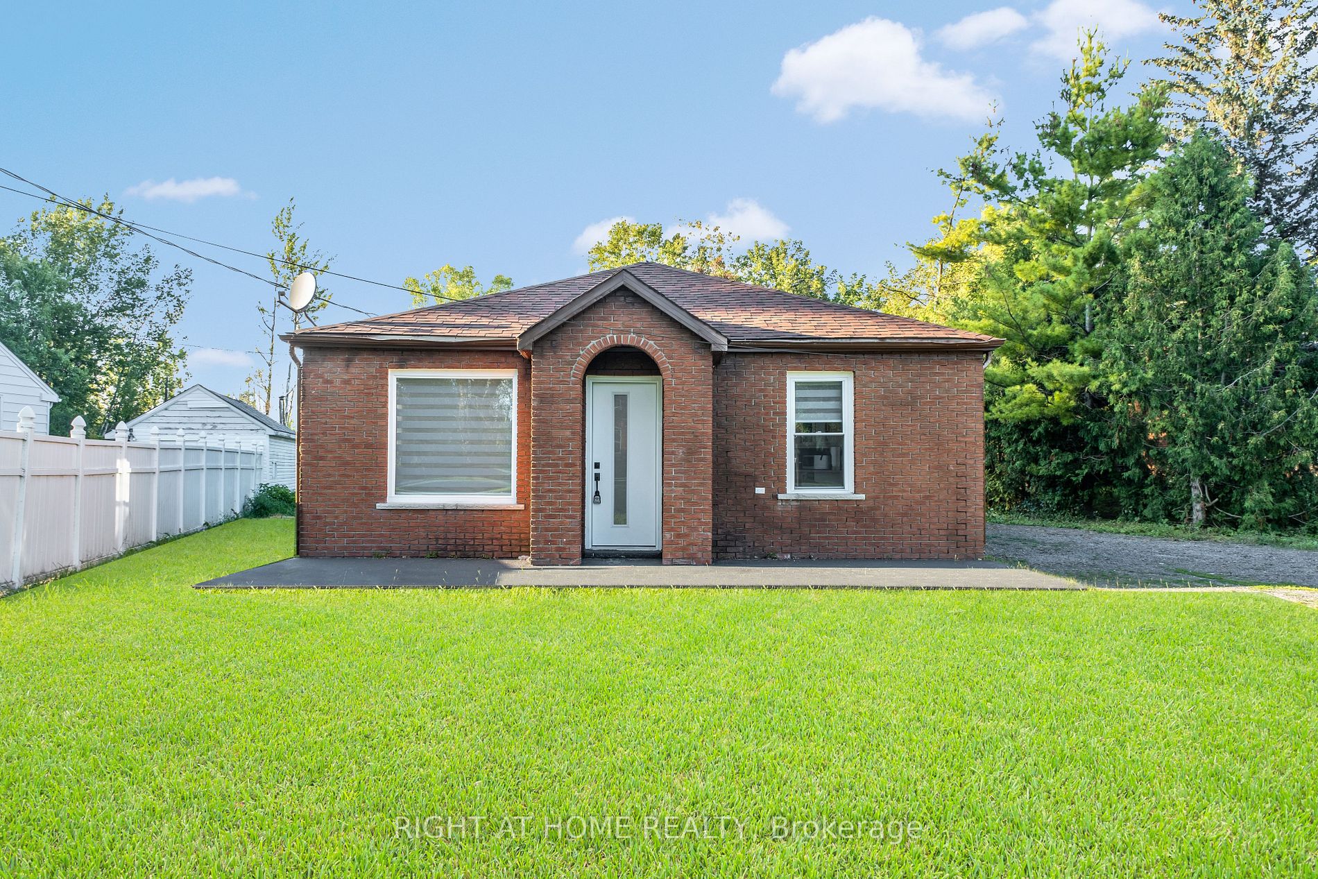 364 W Bridge St