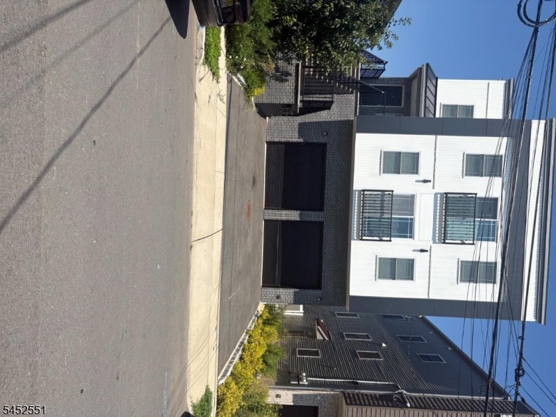 325 Doyle St