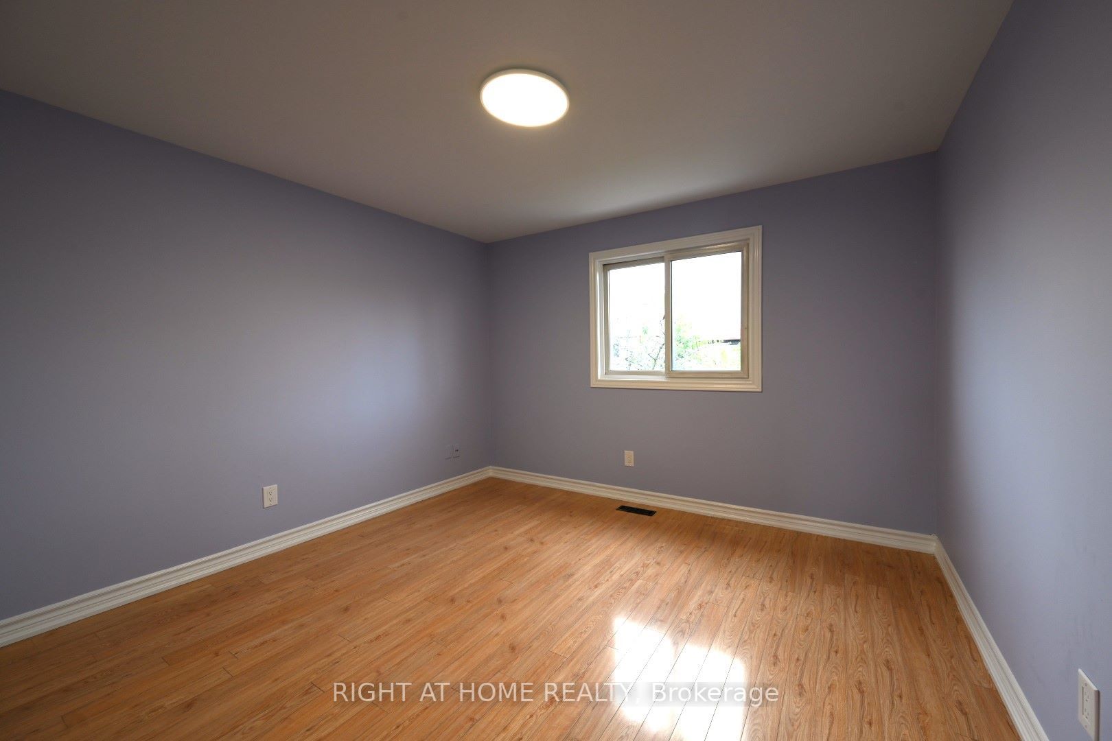 16 Glenmanor Dr