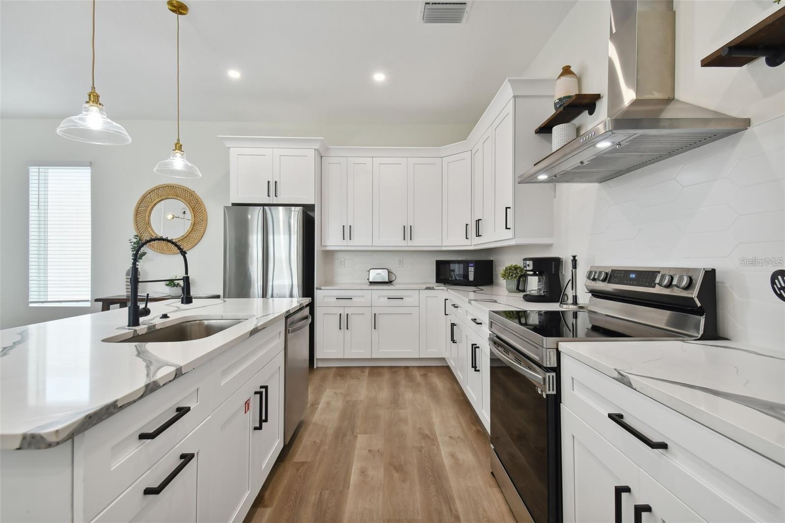 121 E Warren Avenue 1