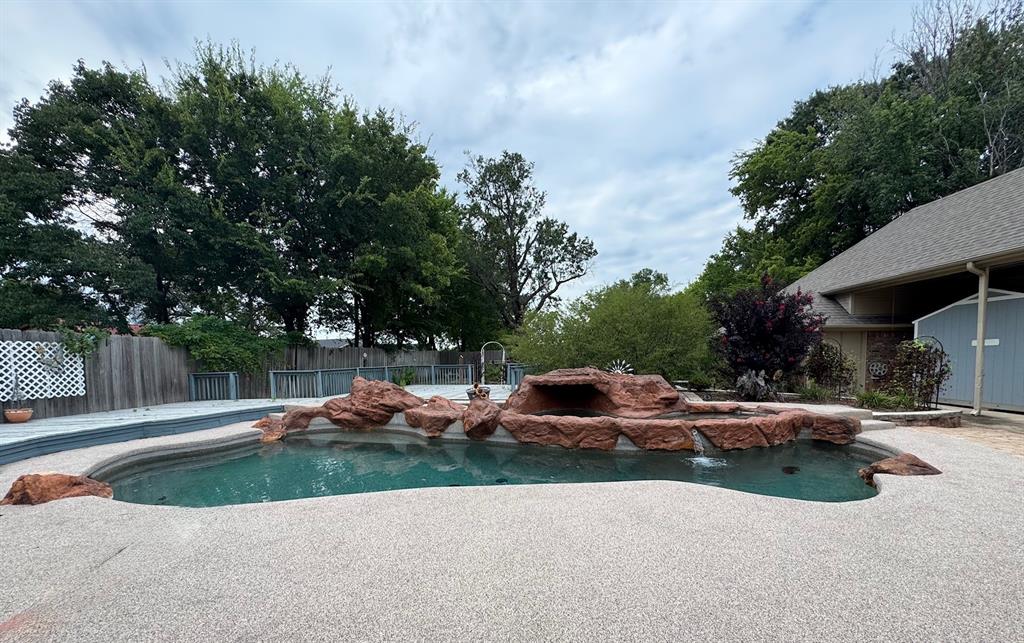 2865 Oak Creek Drive