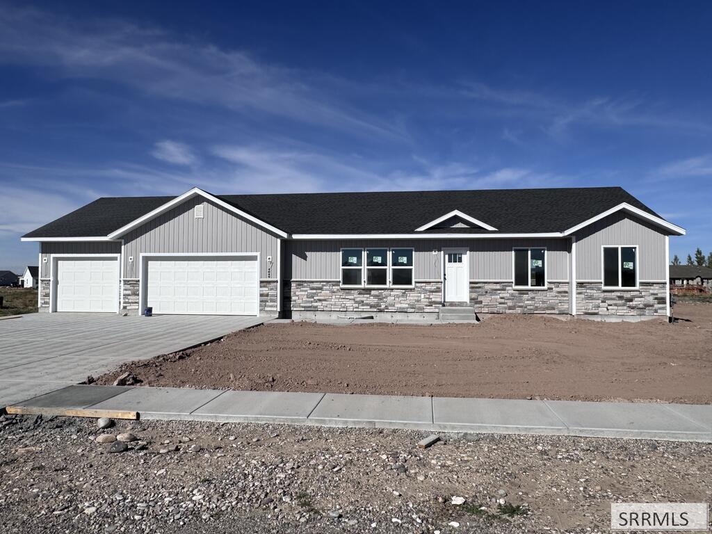 4049 E 146 N