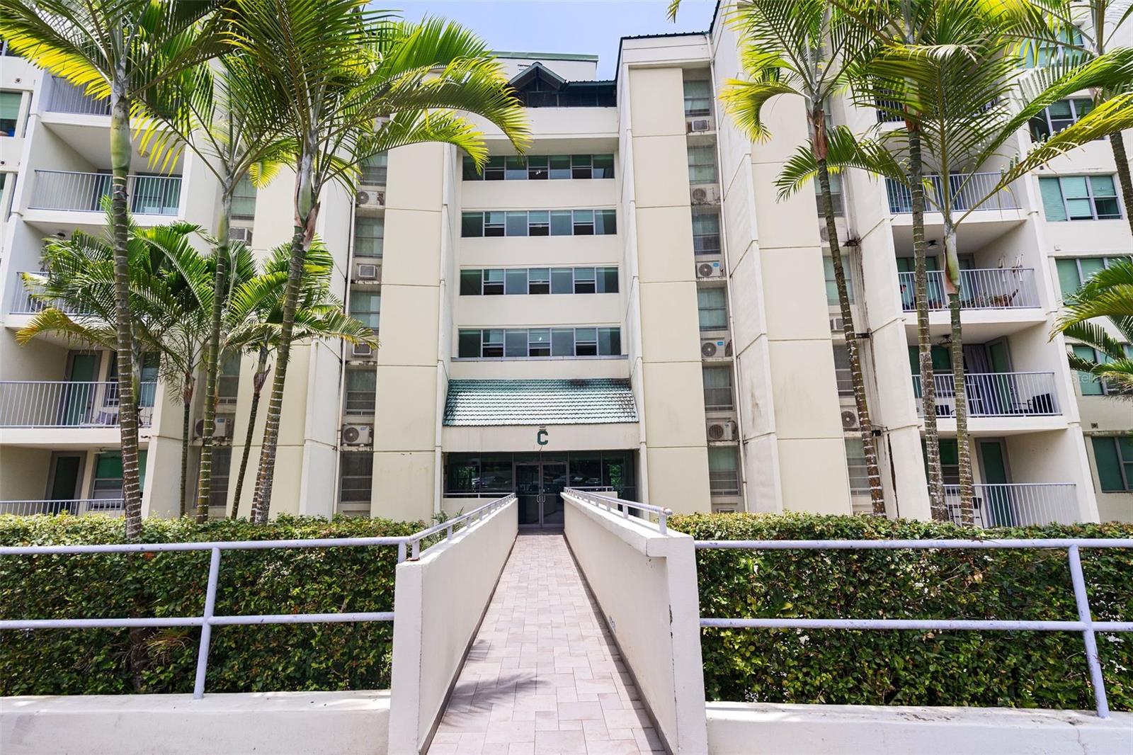 Bright and inviting 2-bedroom, 2-bathroom condominium located on the 6th floor of Atrium Park, one of Guaynabo's most convenient and centrally located communities. This well-maintained residence offers a comfortable and functional layout, abundant natural light, a private balcony, and one assigned parking space. The living and dining areas flow seamlessly, creating a welcoming atmosphere ideal for everyday living or entertaining.Residents of Atrium Park enjoy access to community amenities, including a swimming pool and controlled access, while being just minutes from restaurants, shopping centers, supermarkets, schools, medical facilities, Guaynabo's town center, and Expreso Martínez Nadal. Its strategic location provides easy access to San Juan and the surrounding metropolitan area.Whether you're seeking a primary residence, a low-maintenance lifestyle, or a property in a highly desirable location, this apartment offers the perfect combination of comfort, convenience, and accessibility. Enjoy the benefits of condominium living in a community close to everything Guaynabo has.