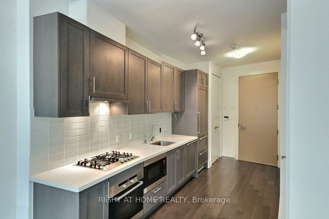 39 E Queens Quay 330