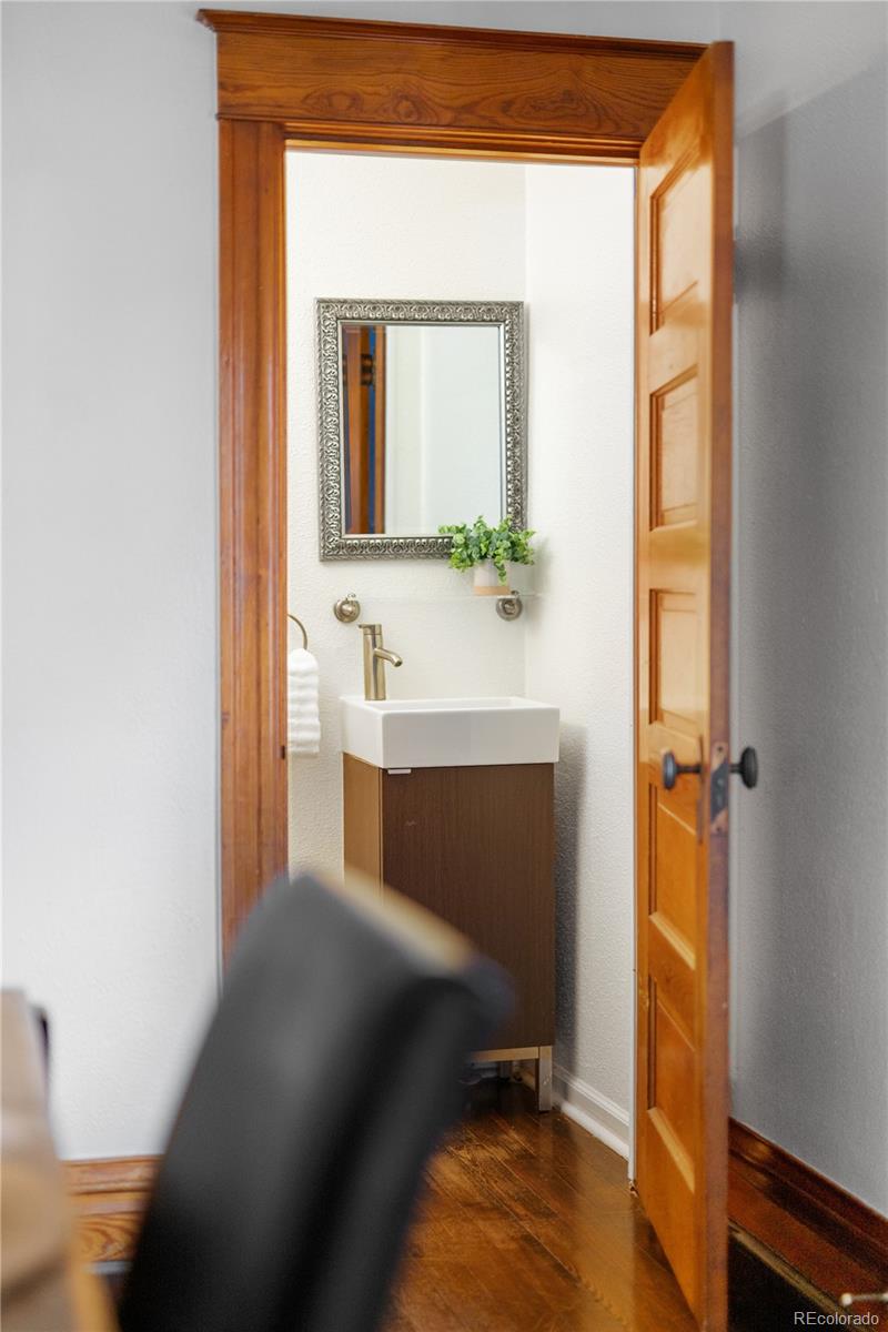 2078 S Pennsylvania Street