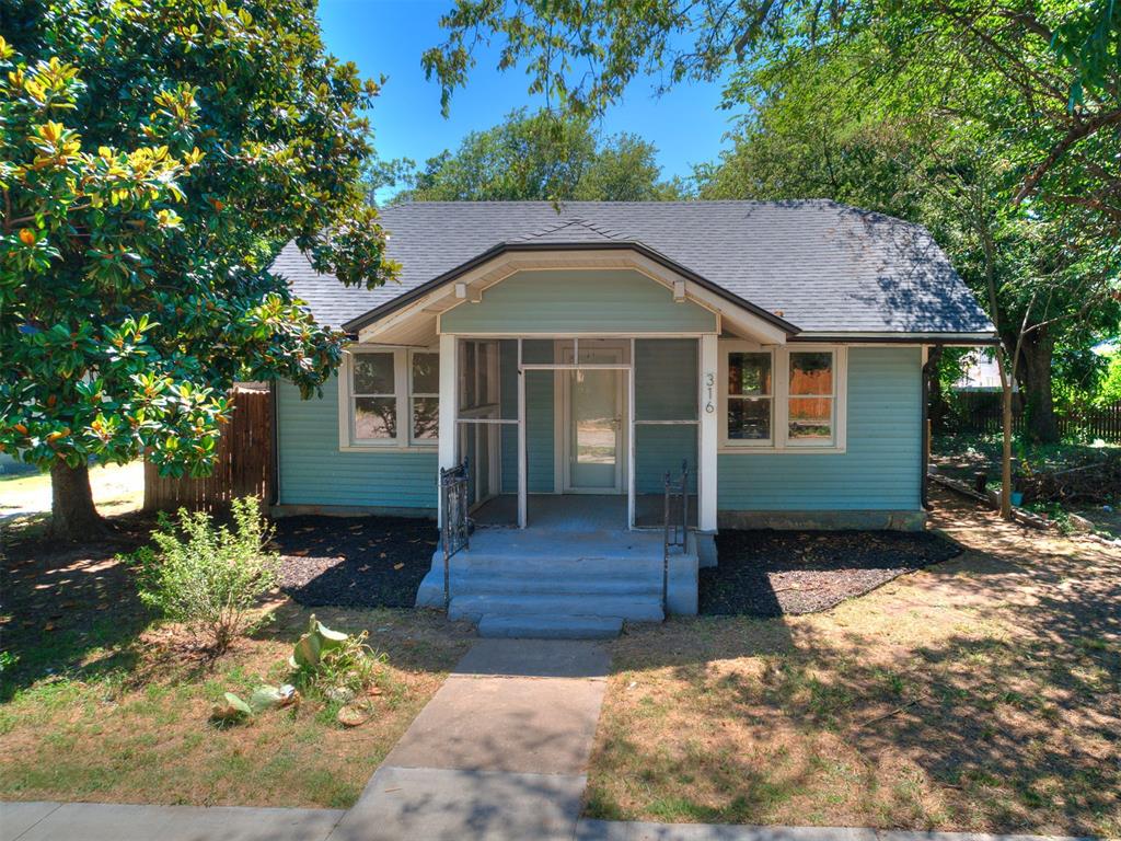 ***OPEN HOUSE Sunday July 27, 2-4pm***
Charming and beautifully renovated, this 2 bed 1 bath home offers a perfect blend of character and convenience. Located just minutes from the University of Oklahoma, it features original hardwood floors, a bright and open living space, and an updated kitchen with a cozy dining nook. Both bedrooms are generously sized with ample closet space, and the full bathroom has been tastefully refreshed. Enjoy a spacious fenced backyard—ideal for relaxing or entertaining. Perfect for students, first-time buyers, or as an investment property. Schedule your tour today!
Seller holds an active Oklahoma real estate license.