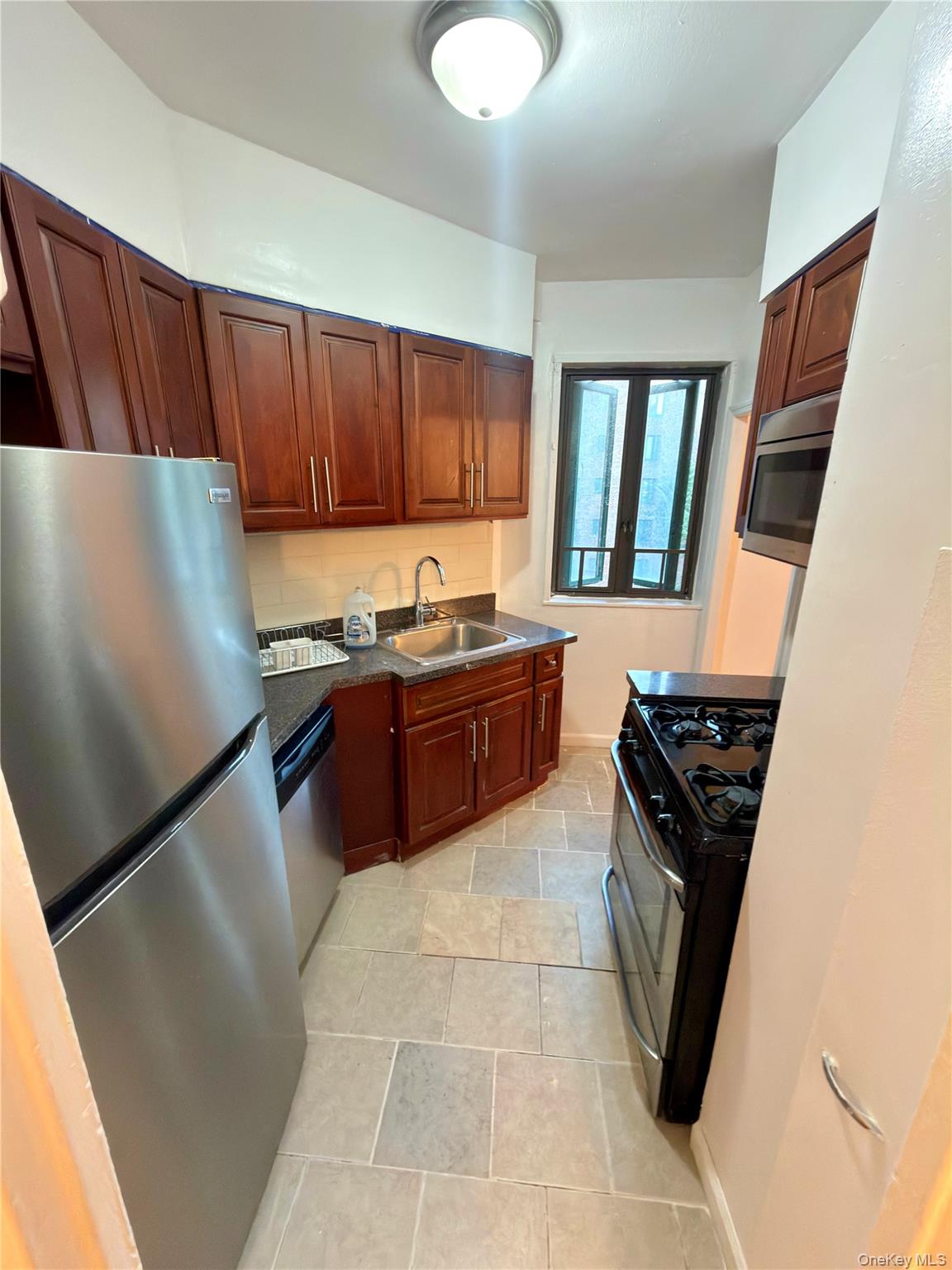 Welcome to 1591 Metropolitan Ave, Apt 5C — an inviting opportunity to own a home in the Bronx! This well-located apartment offers a comfortable setting with the potential to create a space that truly feels like your own.Ideally situated in a convenient Bronx location, this home puts everyday essentials, transportation, shopping, dining, parks, and neighborhood amenities within easy reach. Whether you’re a first-time buyer looking to stop renting, a homeowner seeking value, or an investor exploring an opportunity, this property is worth a closer look.Apartment 5C offers the chance to bring your vision to life and create a home tailored to your lifestyle. With its desirable location and ownership potential, this is an opportunity not to miss.Come see the possibilities for yourself — schedule your private showing today and discover why 1591 Metropolitan Ave could be the place you’ve been waiting to call home!