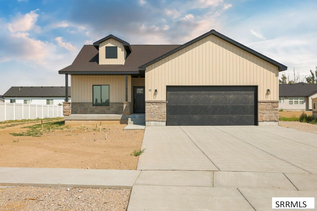 32 N Hemlock Lane