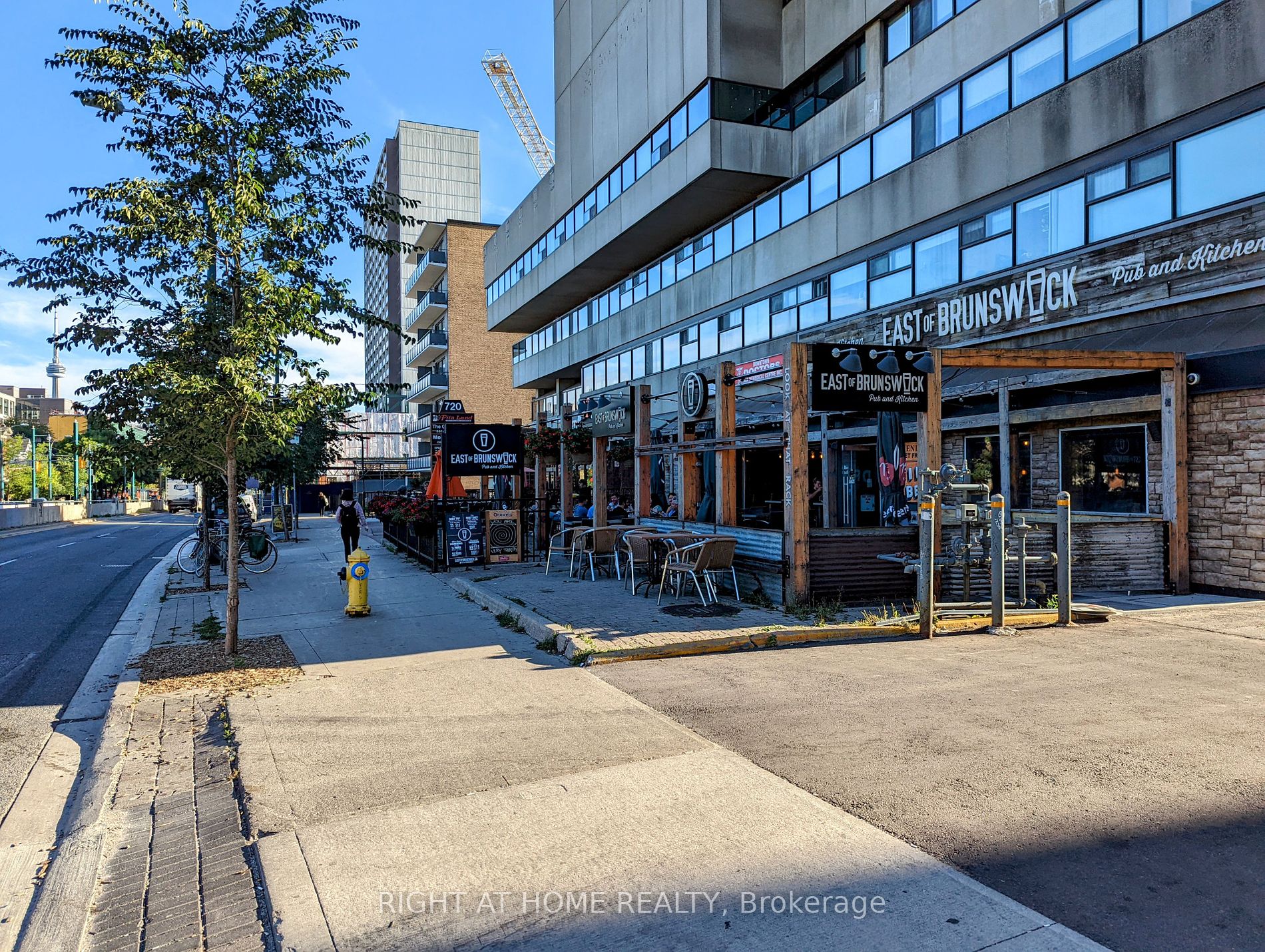 736 Spadina Ave 416