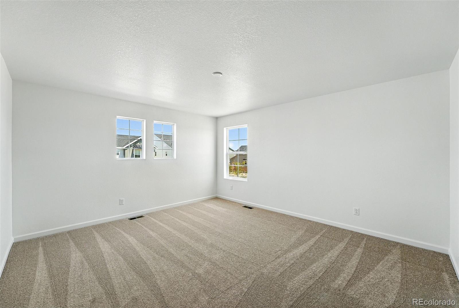 3295 N Coolidge Way
