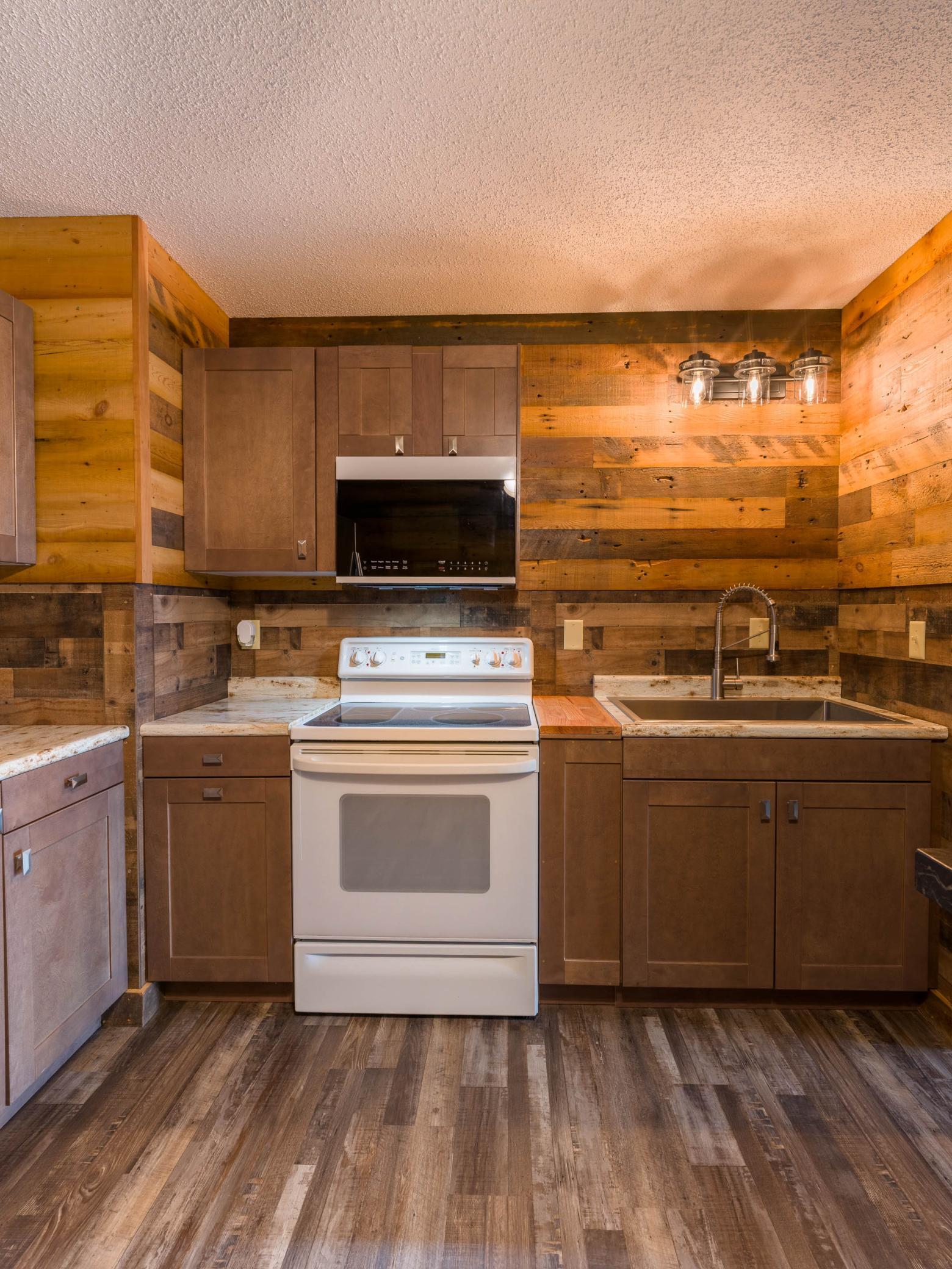 10490 Us Highway 169 106