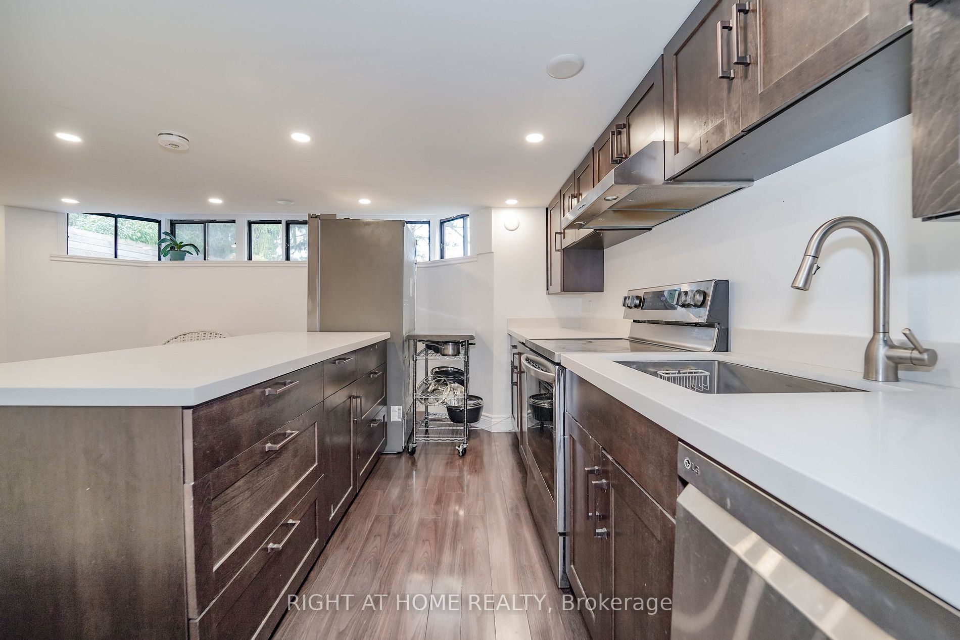 84 Glenvale Blvd