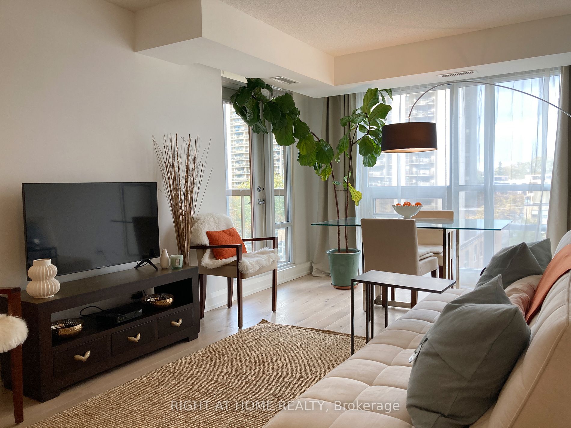 900 Mount Pleasant Rd 704