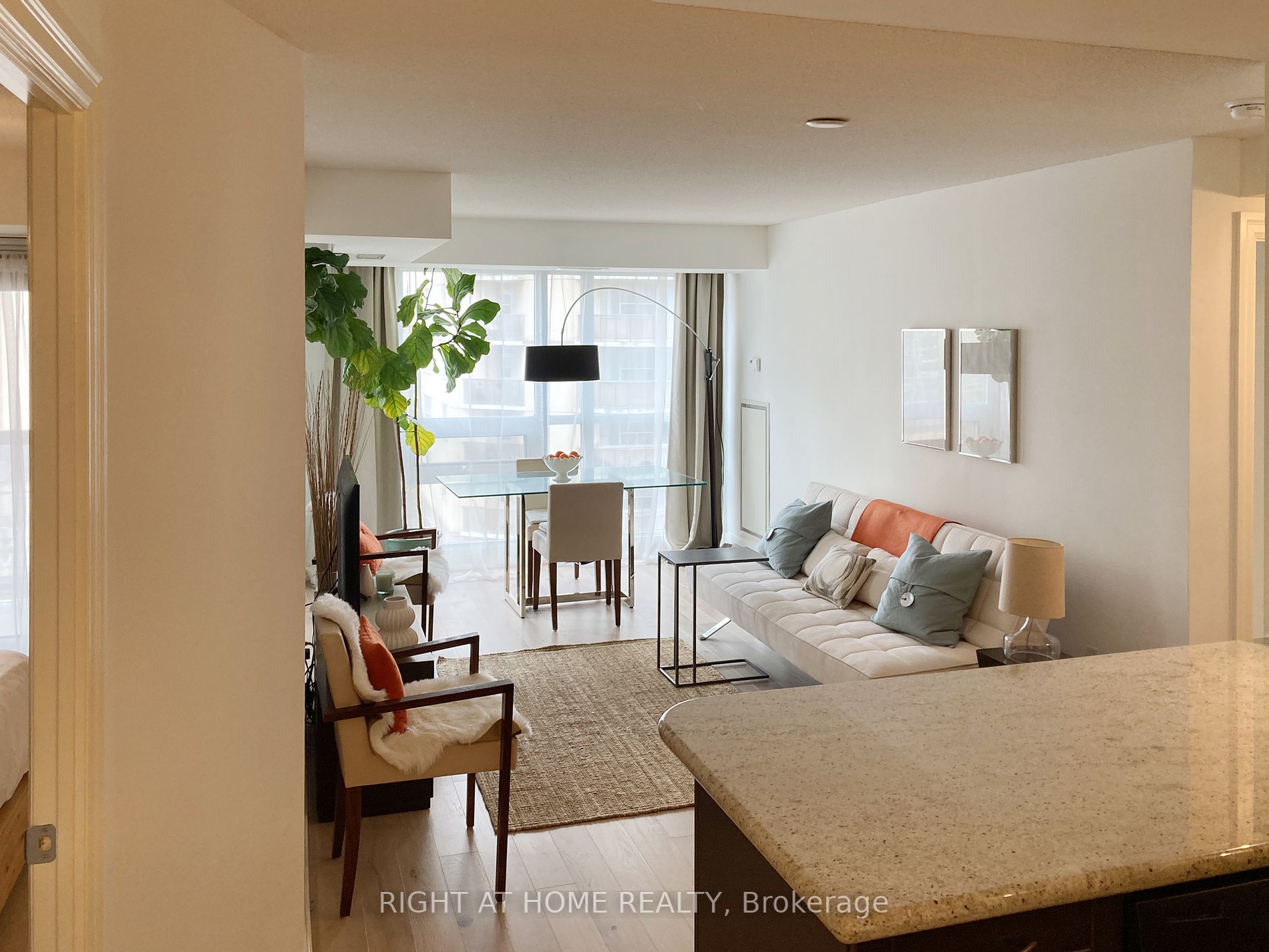 900 Mount Pleasant Rd 704