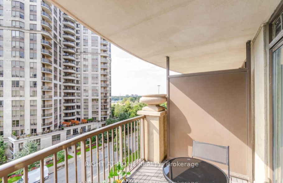 55 Harrison Garden Blvd 703