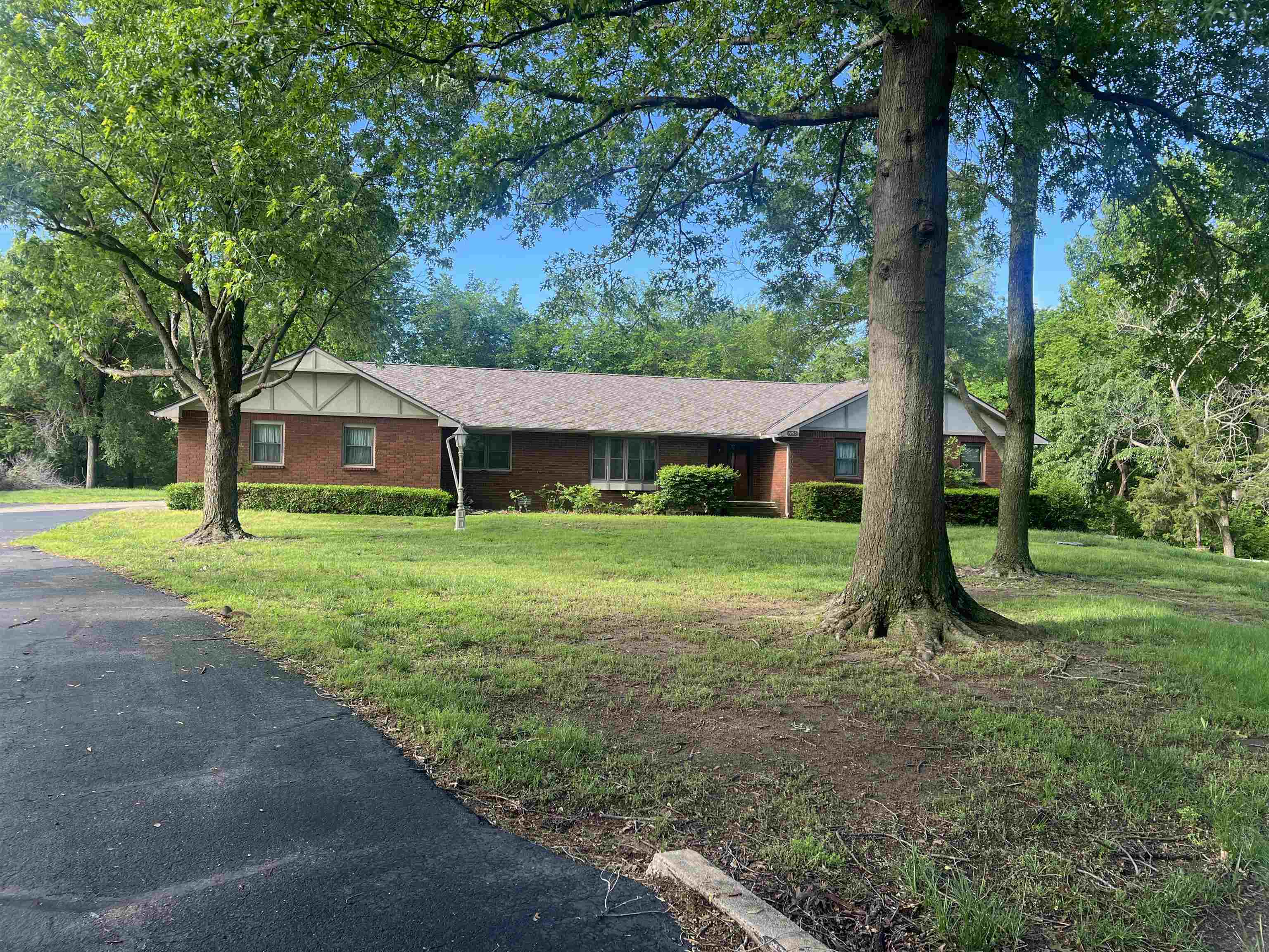 This all brick home is located in beautiful Timberlane Estates on 3.3 acres. There is privacy, peace and quiet galore. Located close to a grade school and High  School.