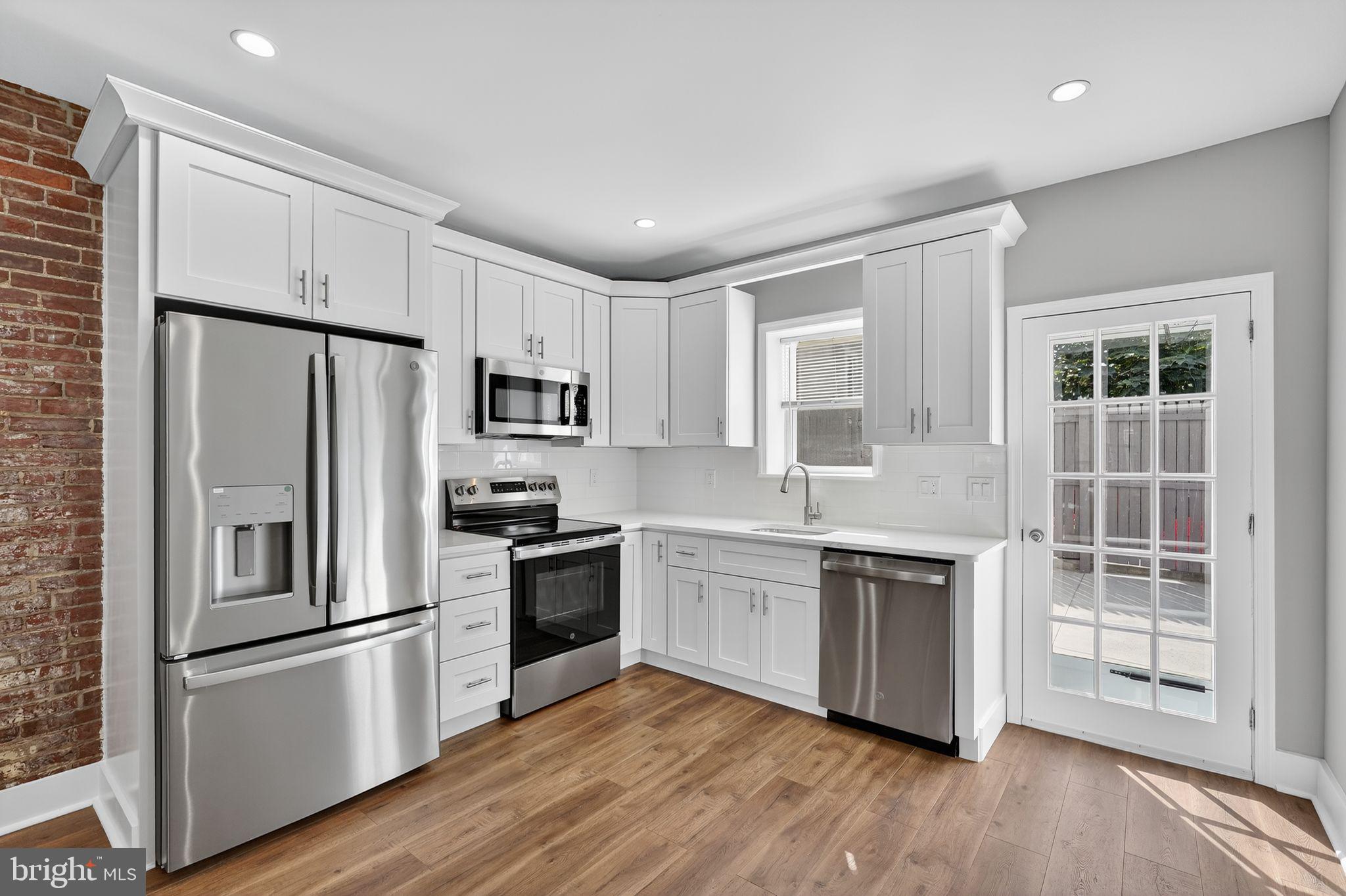 2646 E Monmouth Street