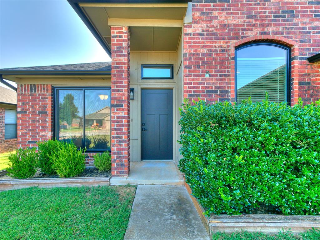 Welcome to this renovated 3 bed/2 bath home on a cul-de-sac in a great location in East Norman. It's 3 miles from campus, minutes from Highway 9 and I-35, and is close to shopping, parks, ponds and trails. Enjoy it's open-concept layout and high ceilings. The main bedroom has a renovated en-suite bathroom and walk-in closet. The house has a new fence in backyard and patio area for grilling. Updates in 2023 were the roof, AC Unit, the engineered wood floors, remodeled kitchen, new cabinets, new stove/oven, new garage door, and new chimney. Hot water tank new in 2020. Home is leased, tenants are on a month-to-month lease.