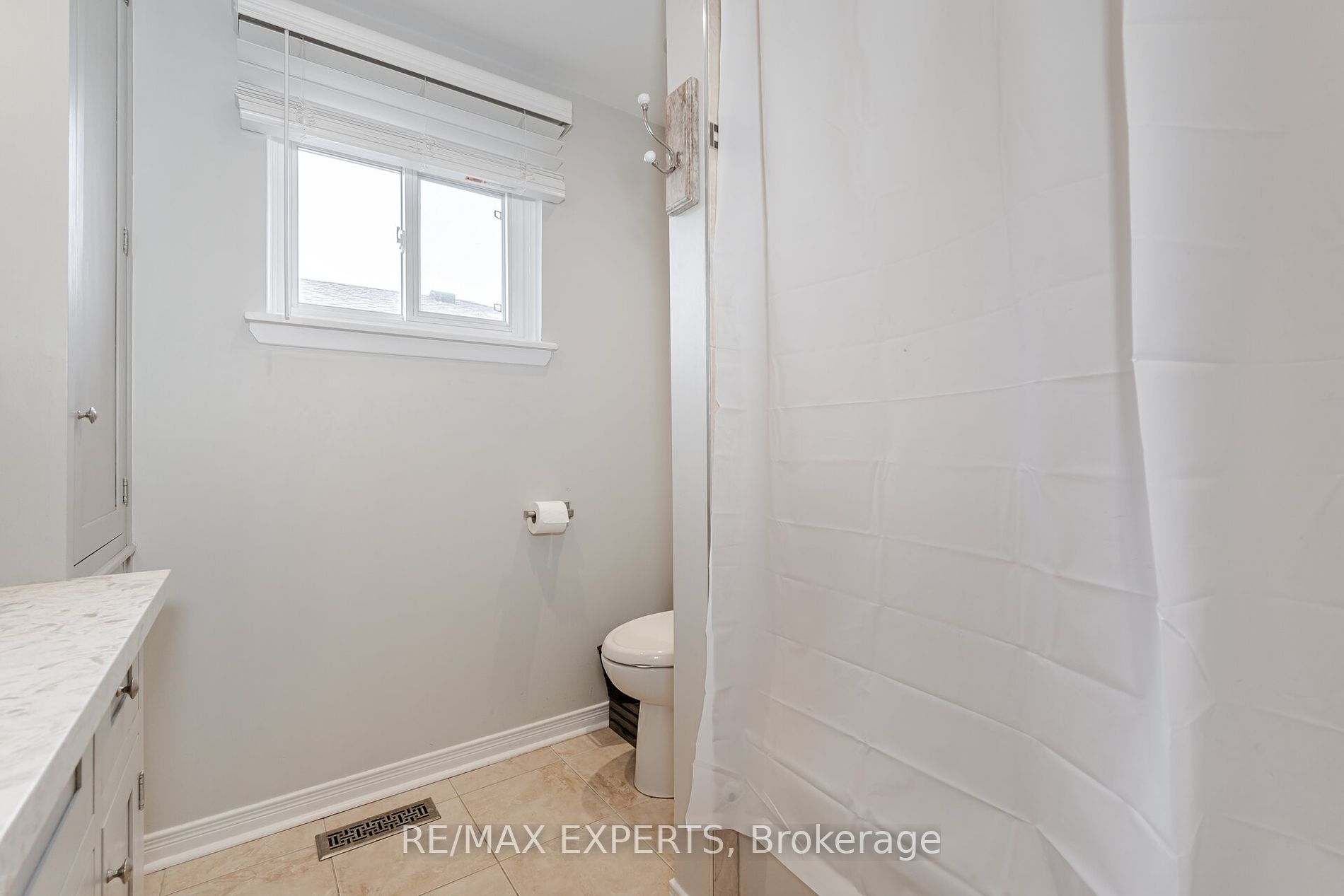 92 Ambleside Dr