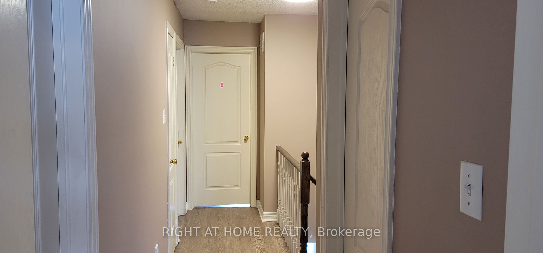 5570 Waterwind Cres