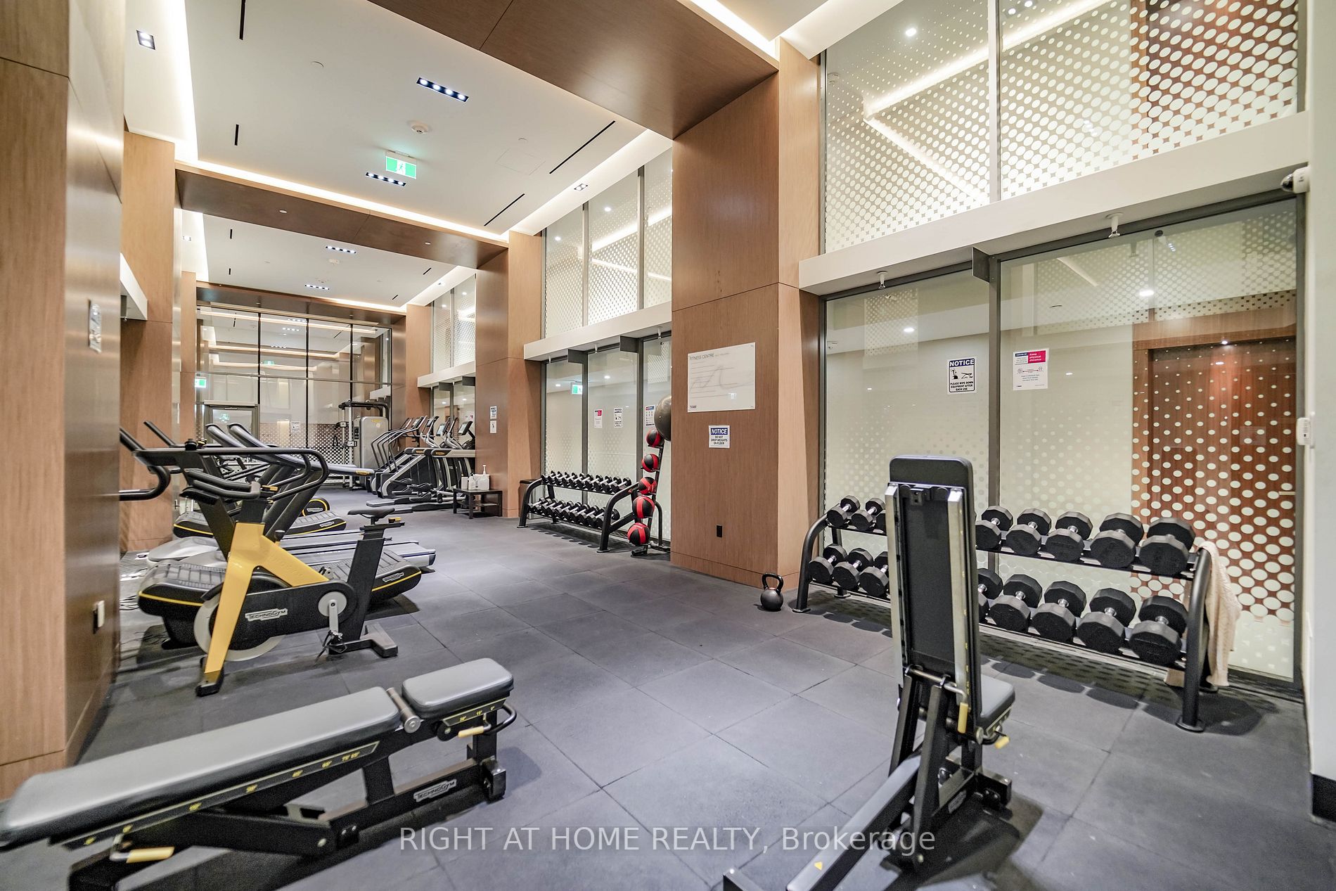 15 E Queens Quay 707