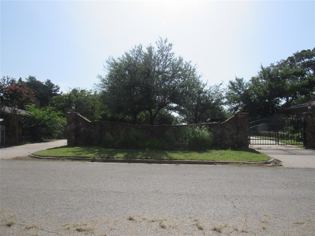 2206 Bluebonnet Avenue