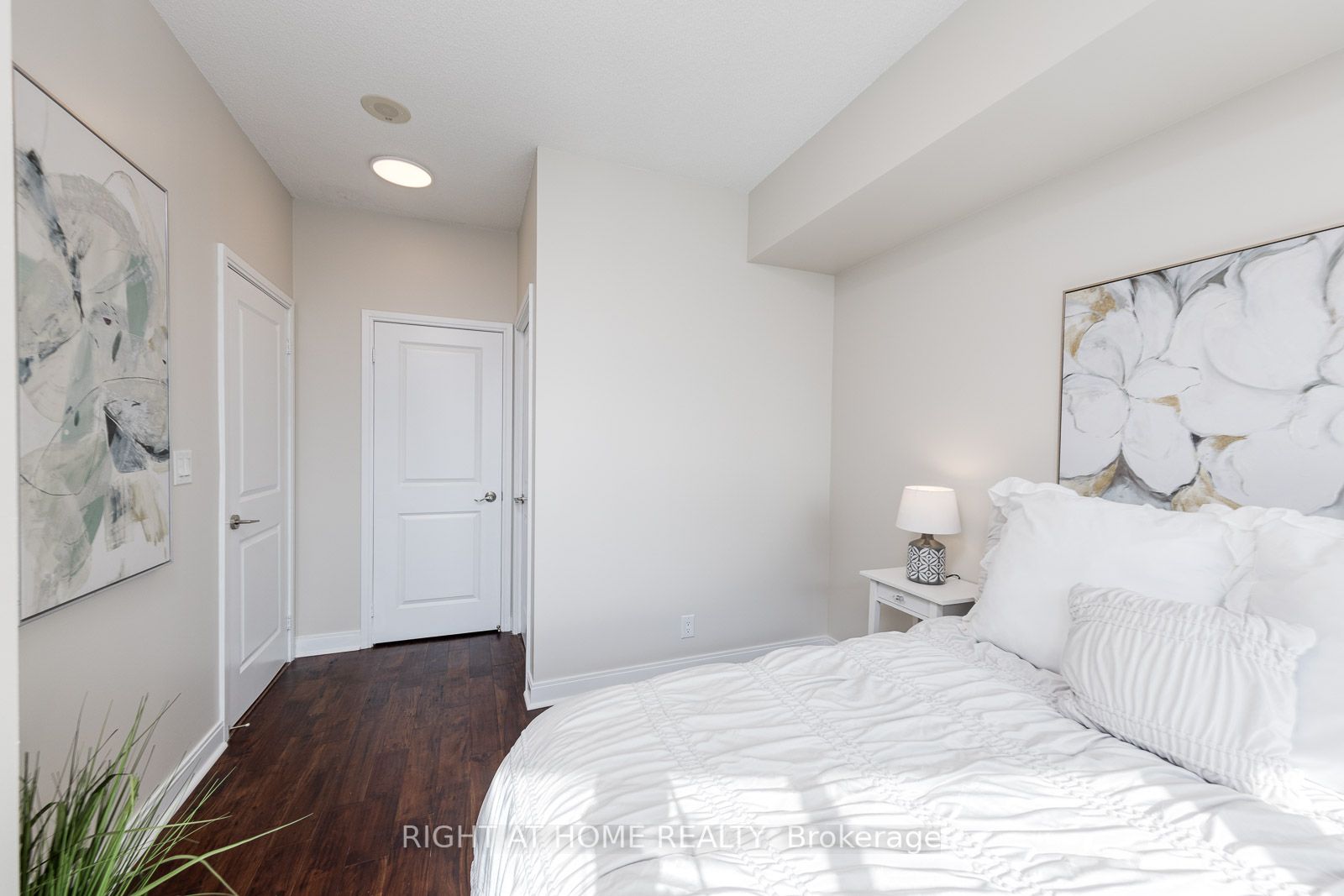 80 Absolute Ave 2706