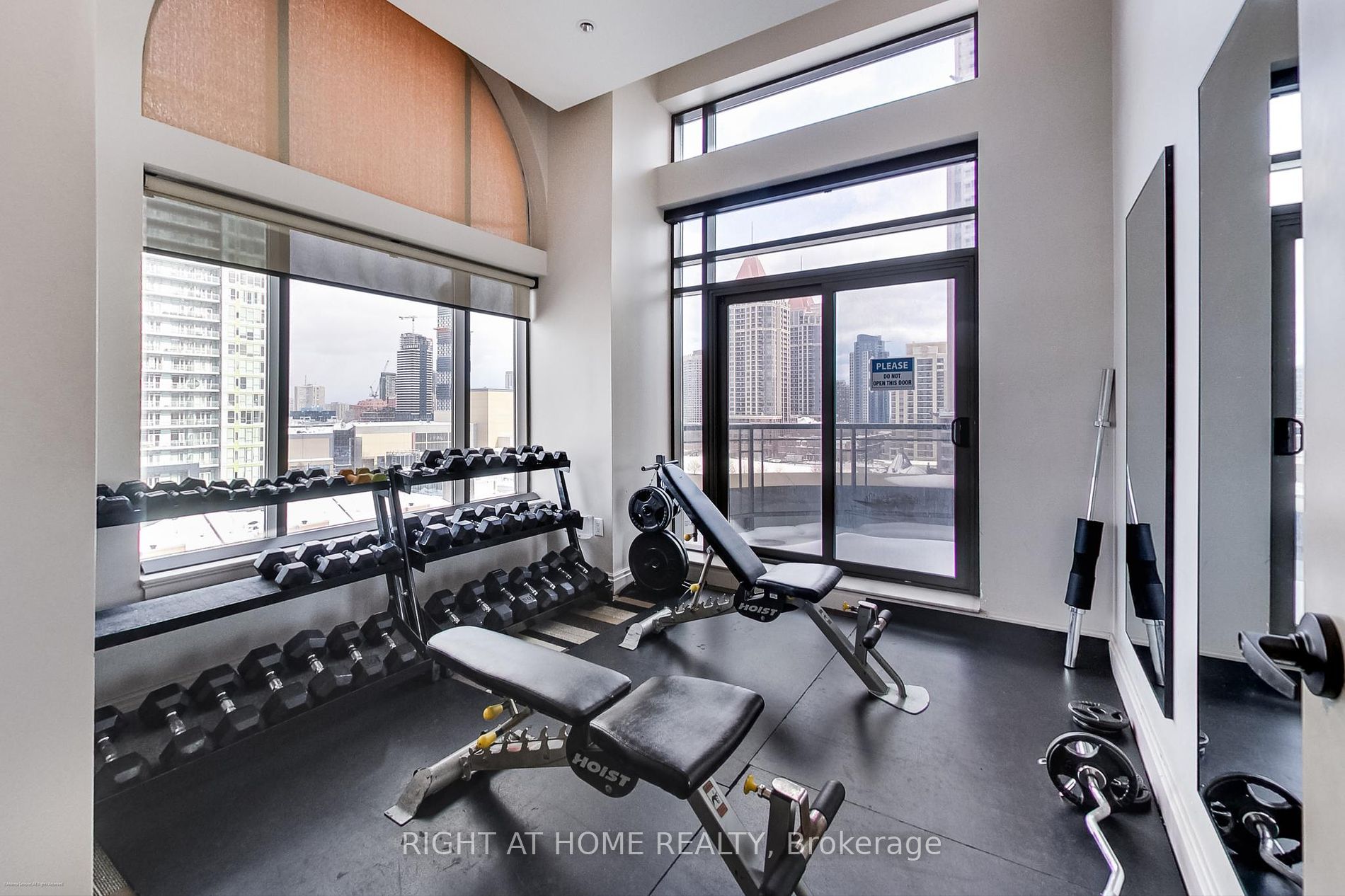 385 Prince Of Wales Dr 621