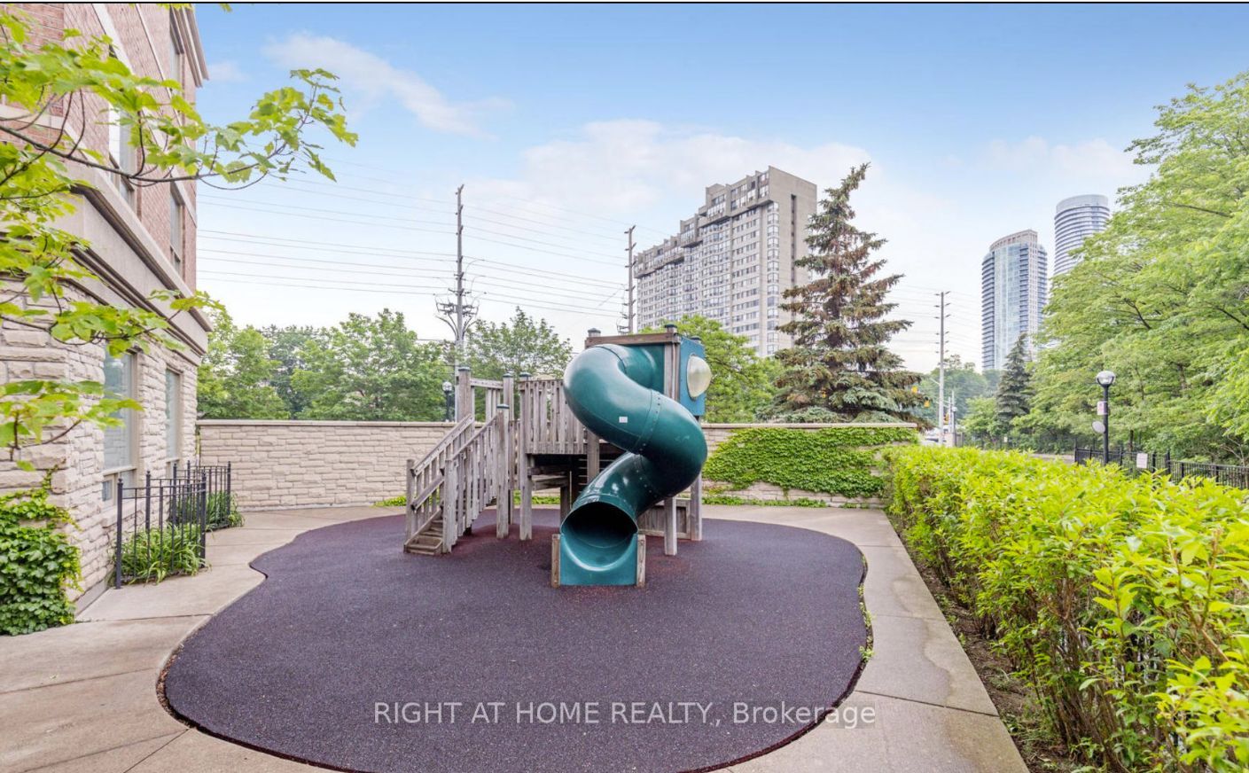 200 E Burnhamthorpe Rd 1504