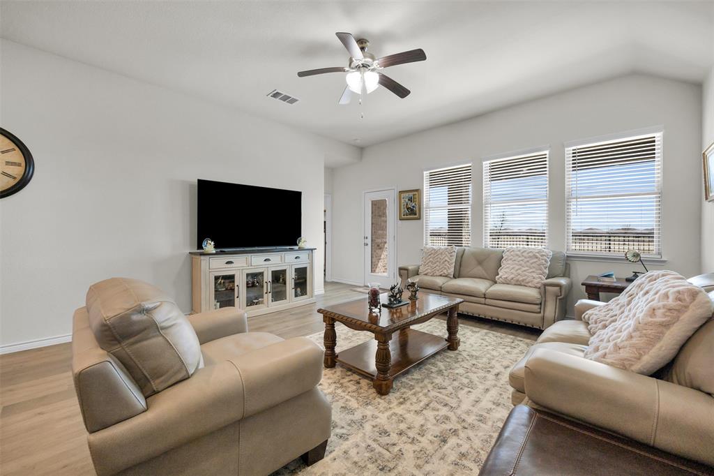 718 Fort Lane