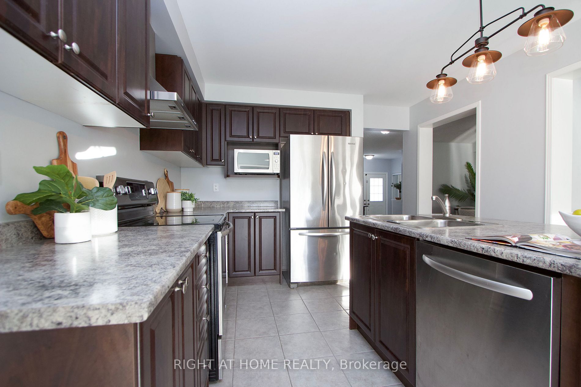 1072 Edward Bolton Cres