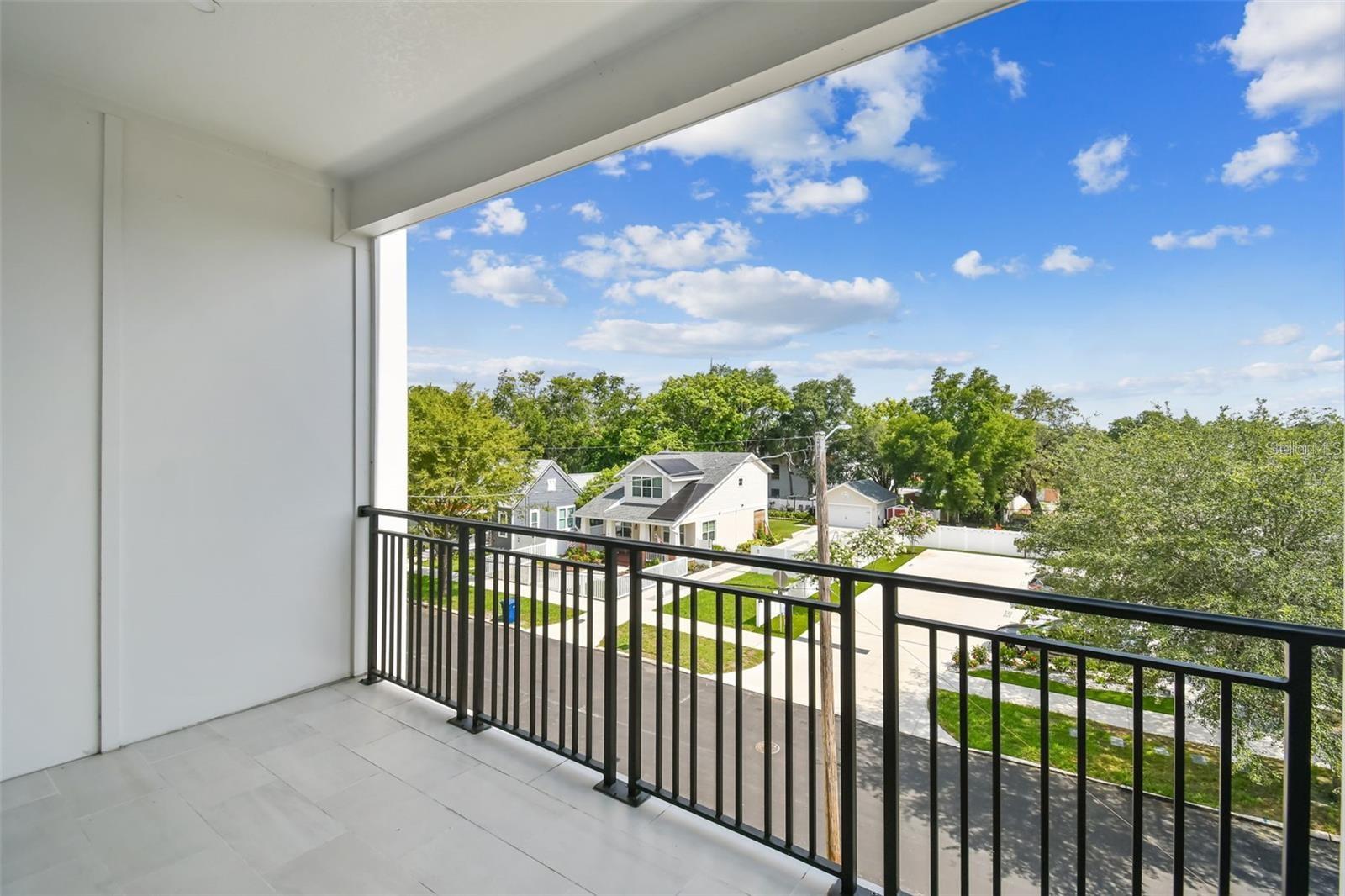 121 E Warren Avenue 1