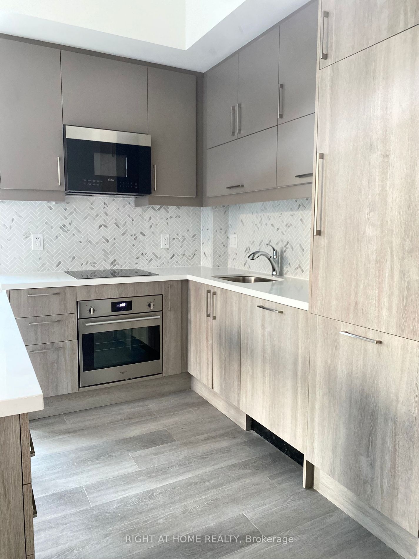 8119 Birchmount Rd 1027